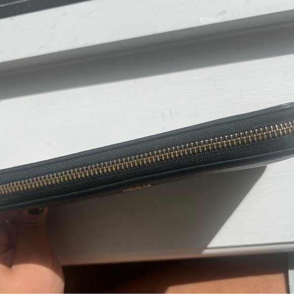 Tory Burch Black Leather Wallet with Gold Logo - Picture 3 of 4